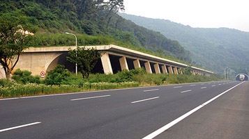 江苏宁淮高速公路老山棚洞隧道